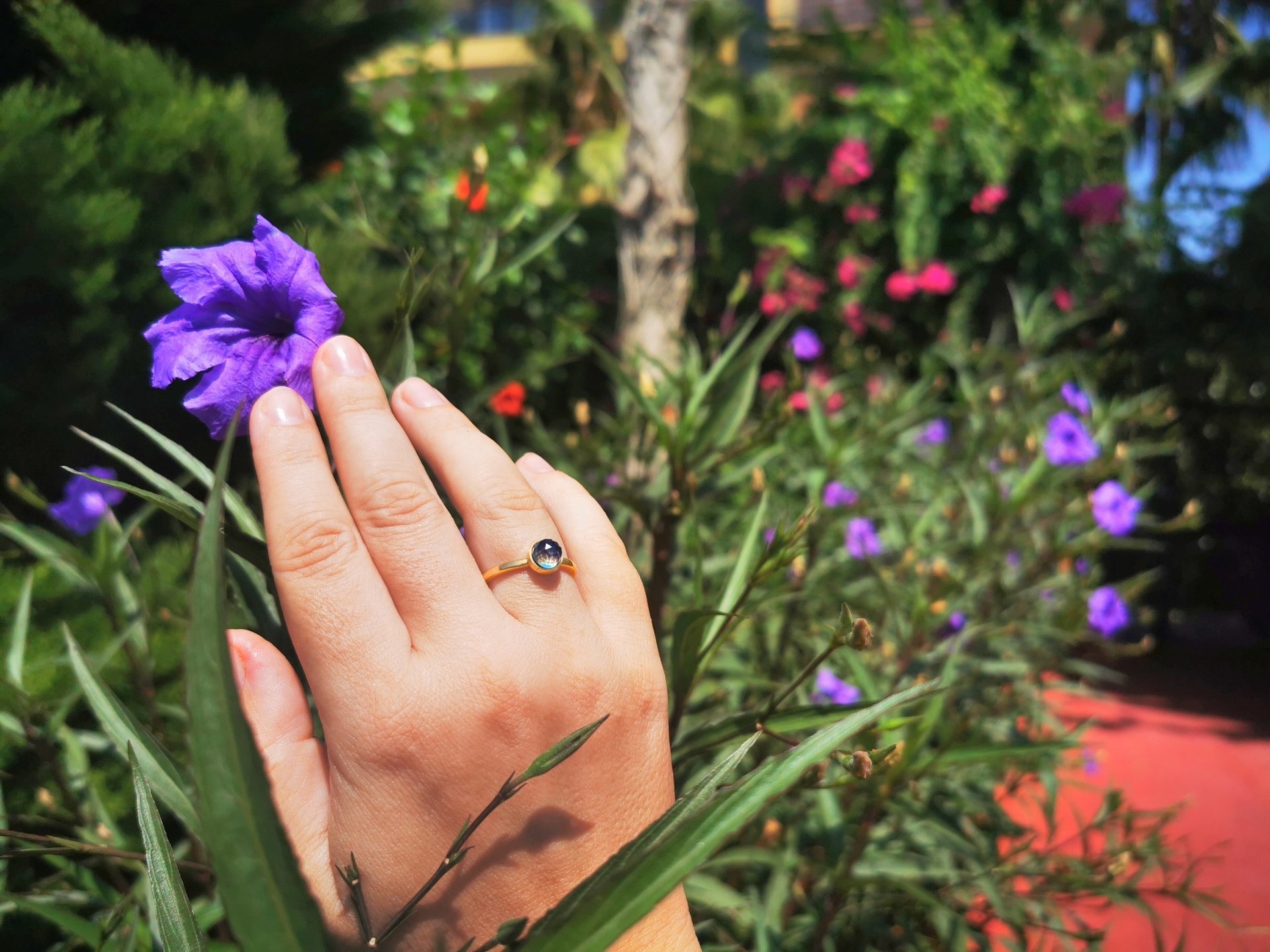 Blush of Attraction - Mood Ring - 6 mm - Gold Plated Sterling Silver 925 - AAA Crystal Quartz