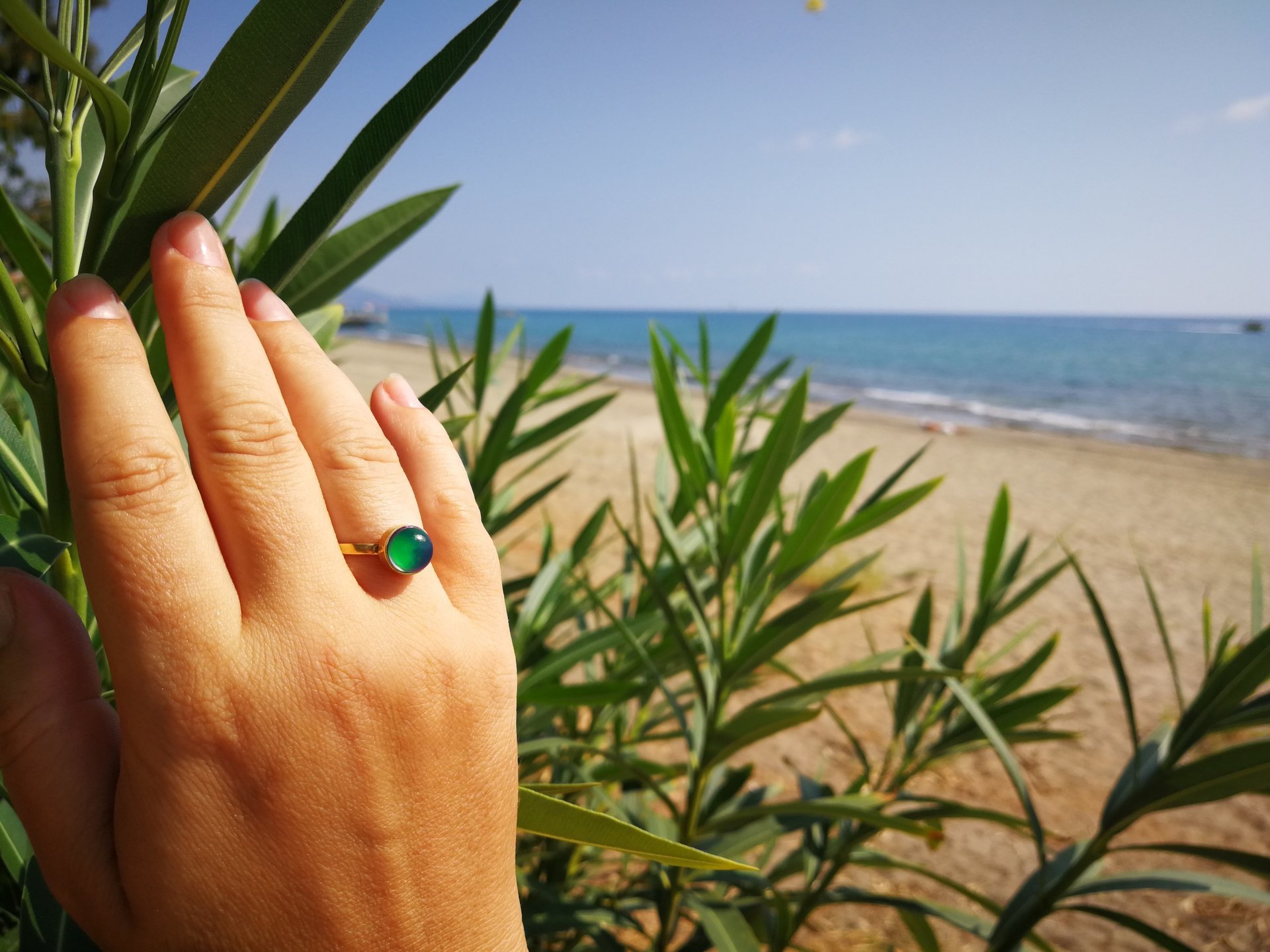 Duchess of the Golden Light - Mood Ring - 8 mm - Gold Plated Sterling Silver 925 - AAA Crystal Quartz