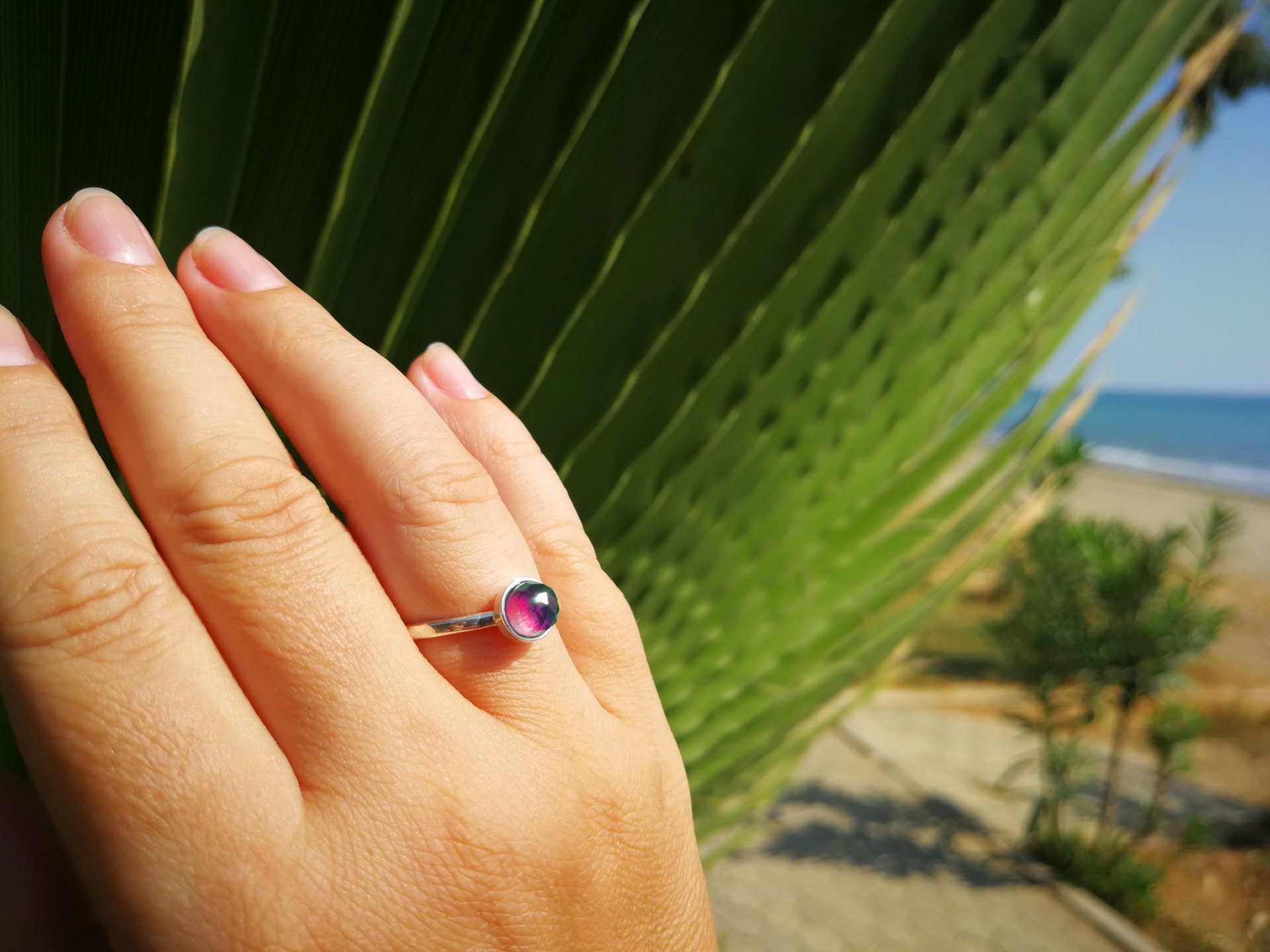 Blush of Attraction - Mood Ring - 6 mm - Sterling Silver 925 - AAA Crystal Quartz