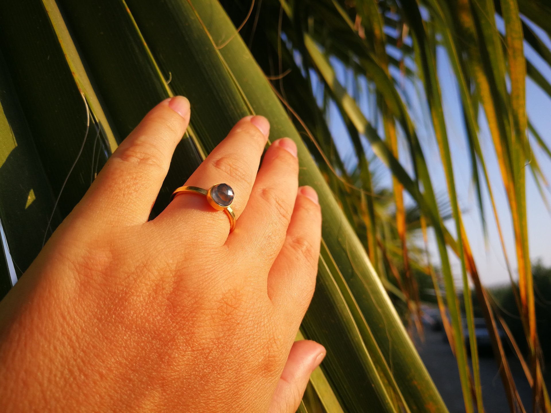 Blush of Attraction - Mood Ring - 6 mm - Gold Plated Sterling Silver 925 - AAA Crystal Quartz