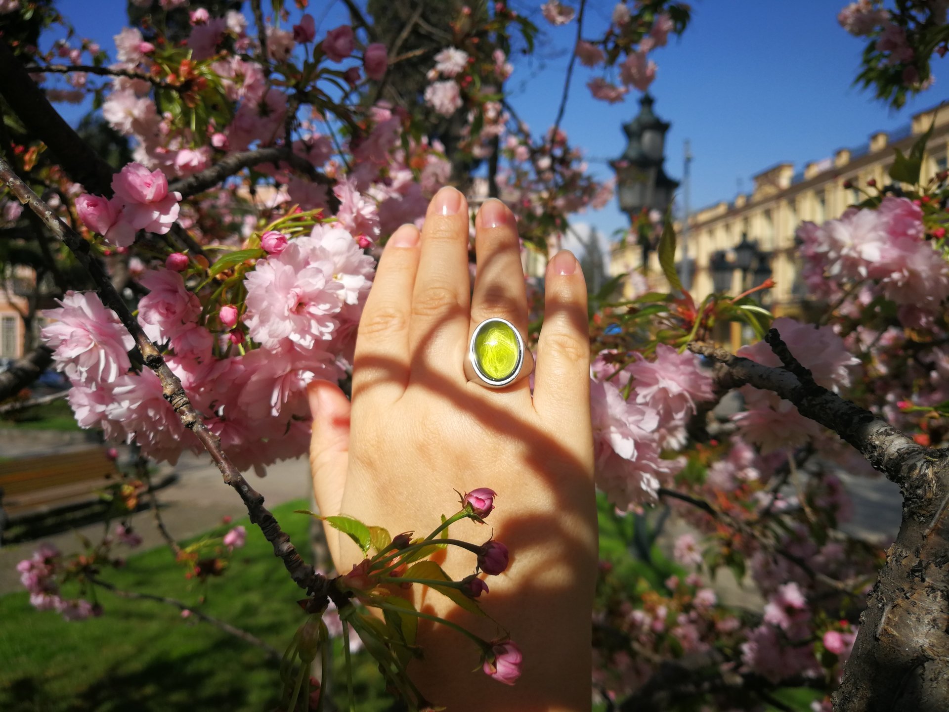 King of Gentlemen - Mood Ring - 18x13 mm - Stainless Steel - smooth AAA Crystal Quartz
