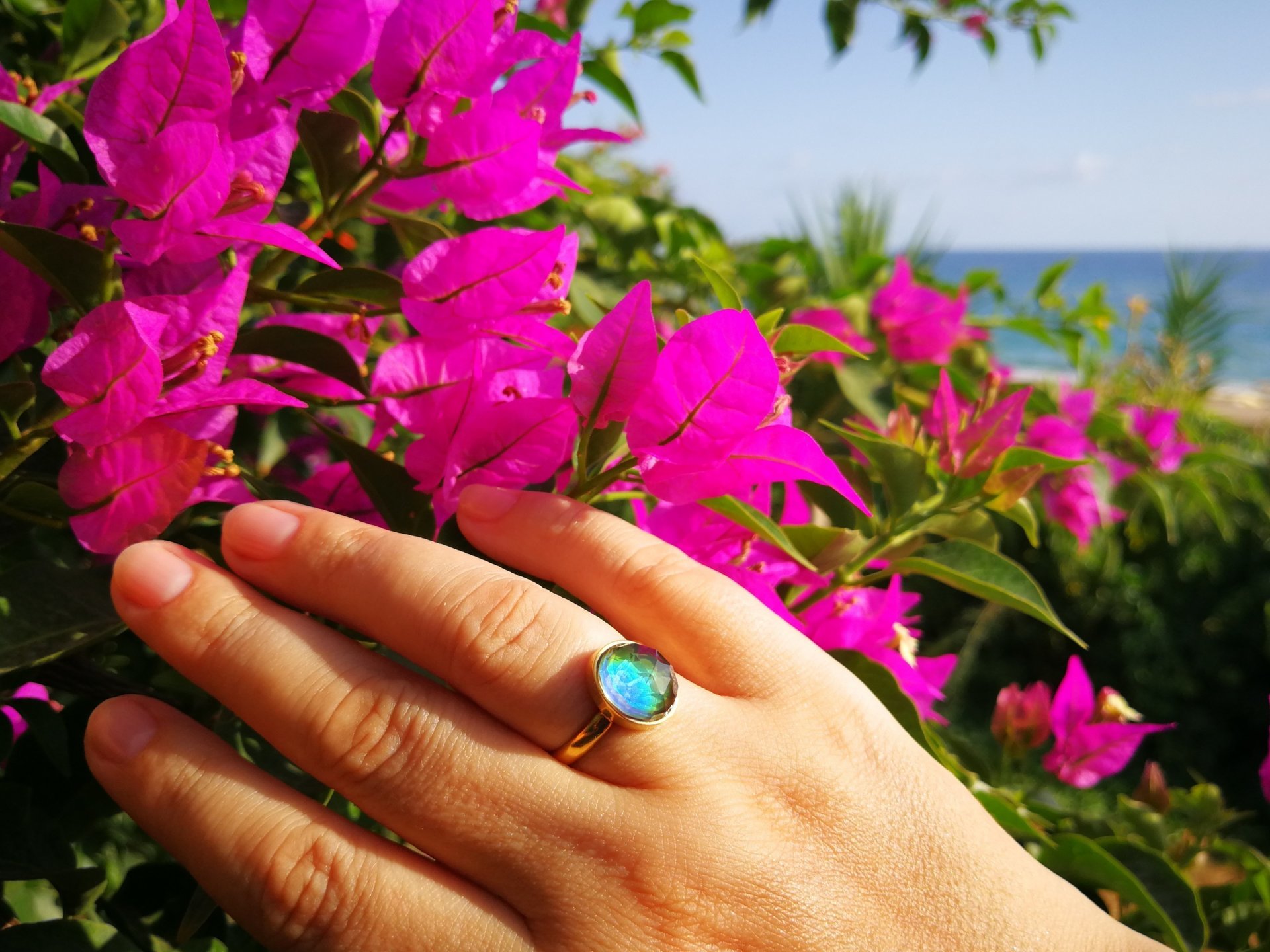 Essence of Enchantment - Mood Ring - 11x9 mm - 24k Gold Plated Sterling Silver 925 - AAA Topaz