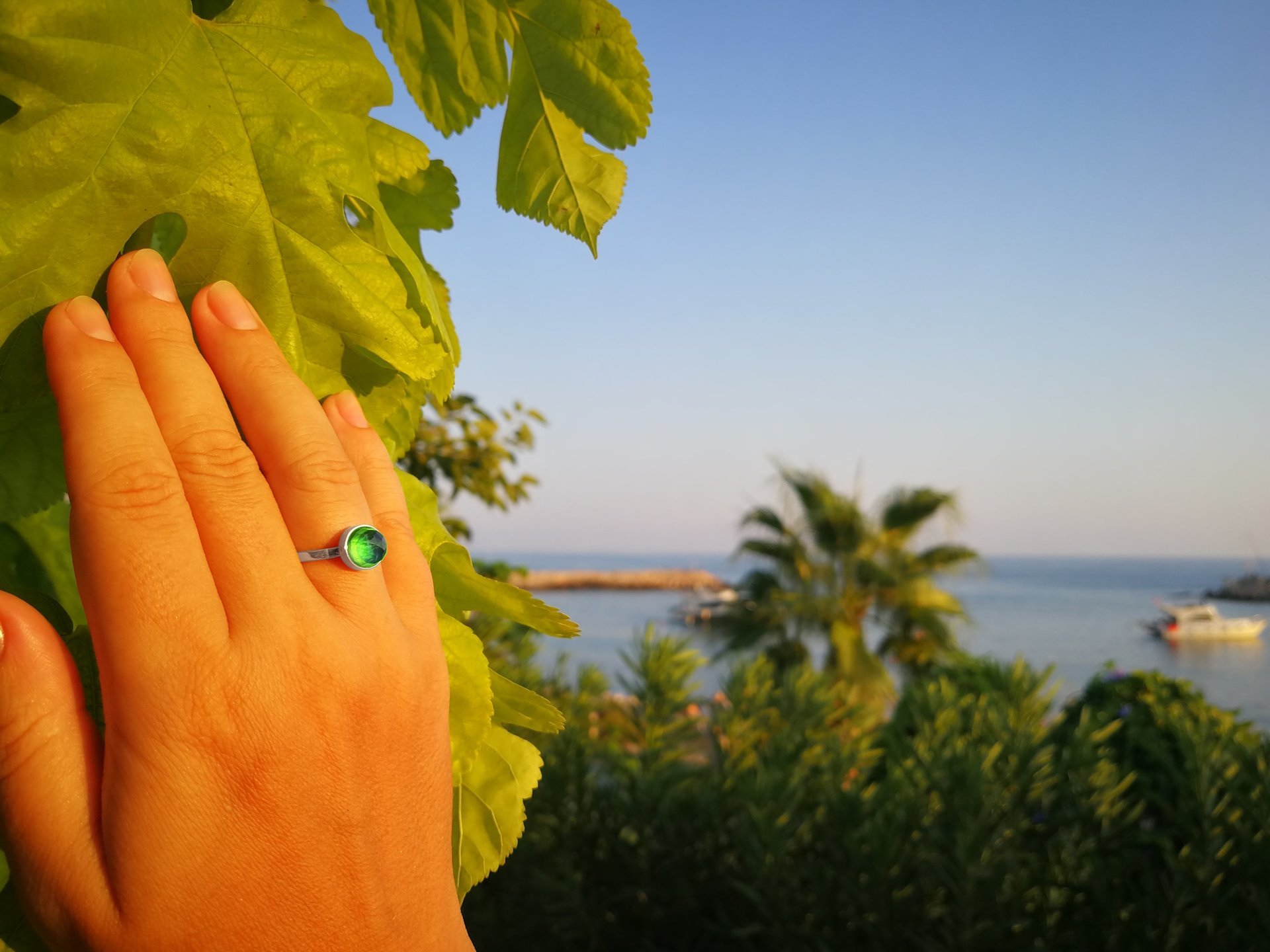 Blush of Attraction - Mood Ring - 6 mm - Sterling Silver 925 - AAA Crystal Quartz