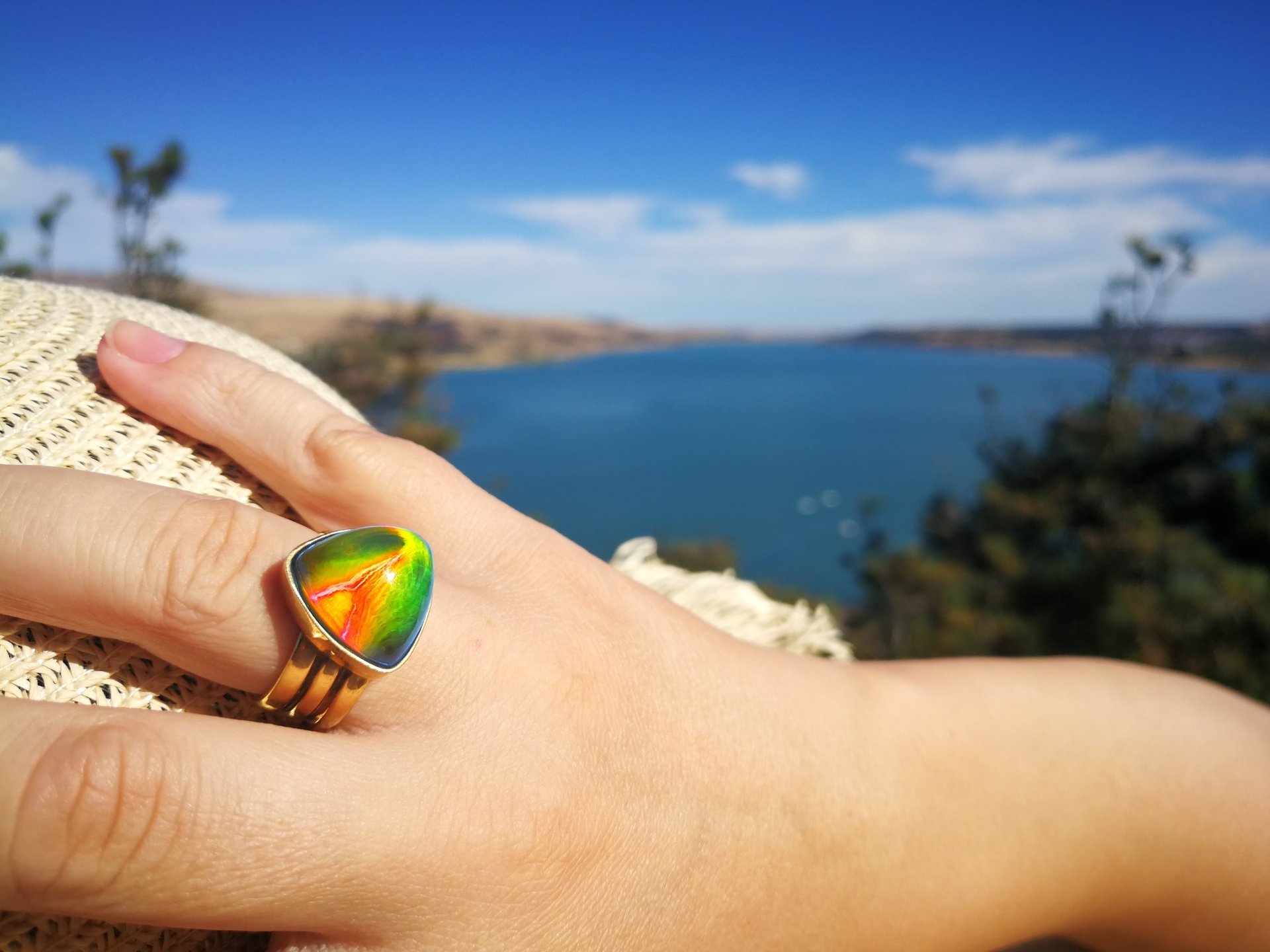 Lord of Lightning - Mood Ring - 15 mm - Gold Plated Sterling Silver 925 - AAA Crystal Quartz