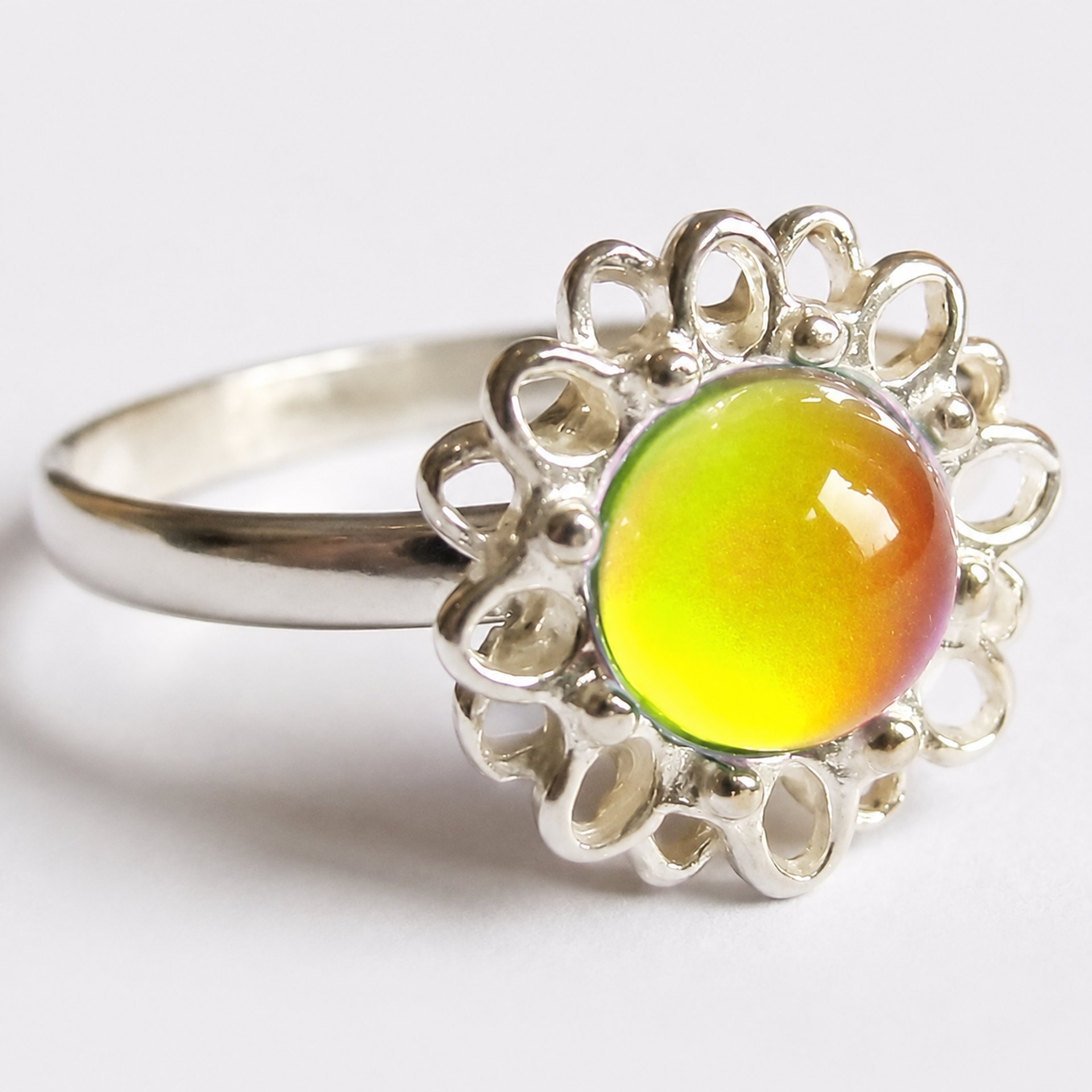 Princess of Blossoms - Mood Ring - 6 mm - Sterling Silver 925