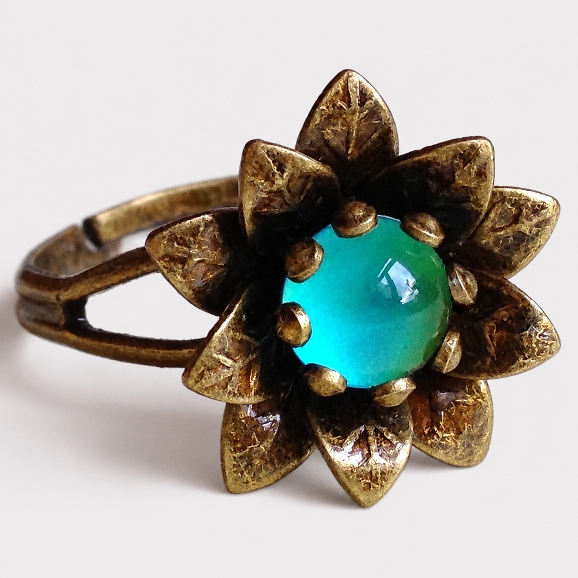 Princess of the Flower Kingdom - Mood Ring - Adjustable - 6 mm - Brass
