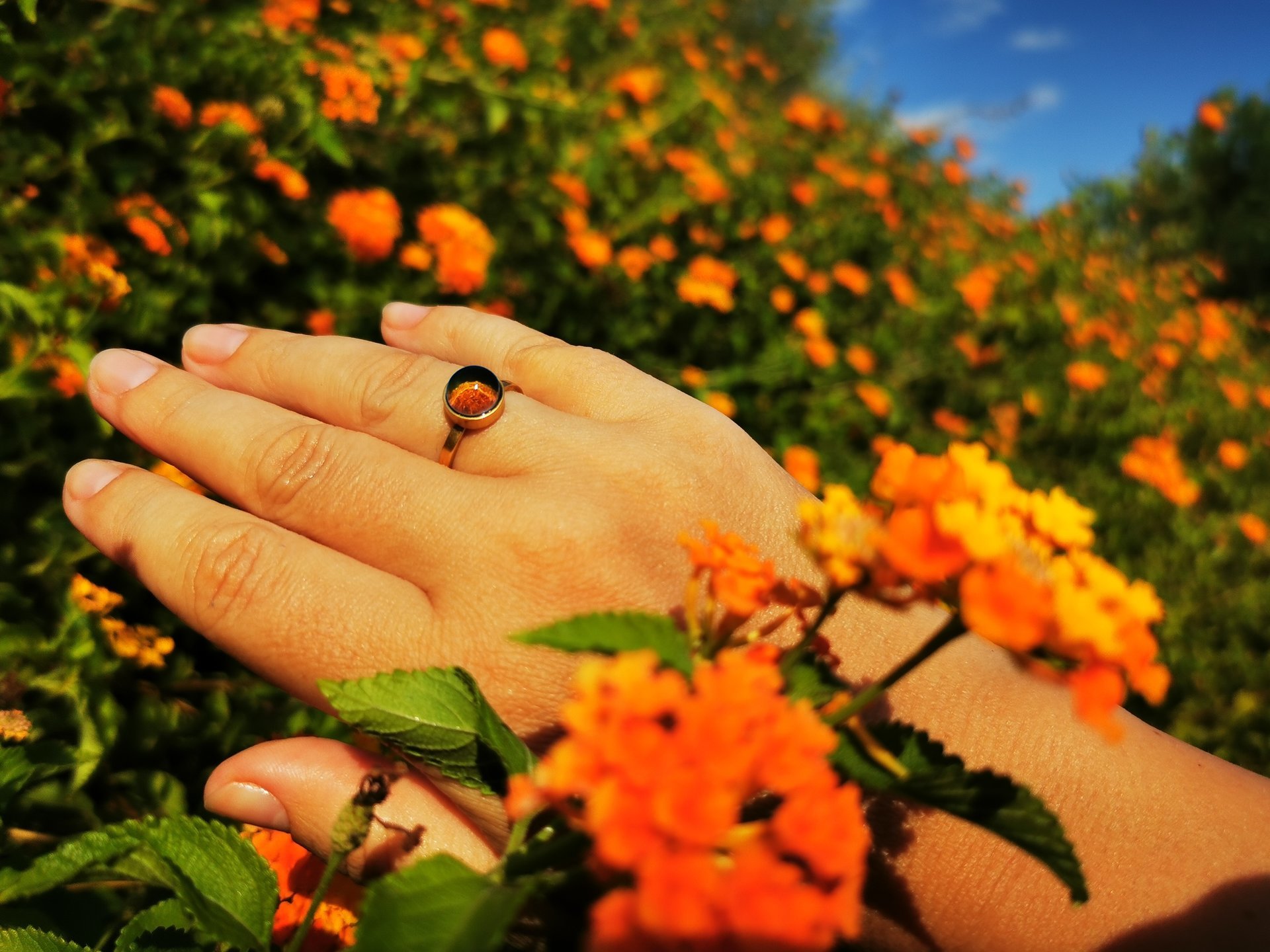 Duchess of the Golden Light - Mood Ring - 8 mm - Gold Plated Sterling Silver 925 - AAA Crystal Quartz