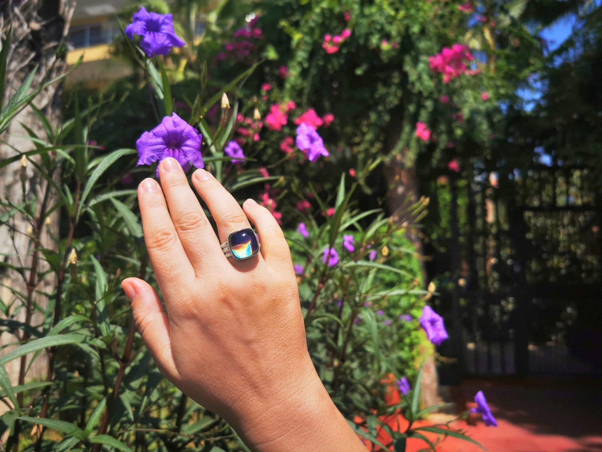 Northern Lights - Mood Ring - 15 mm - Sterling Silver 925 - AAA Crystal Quartz