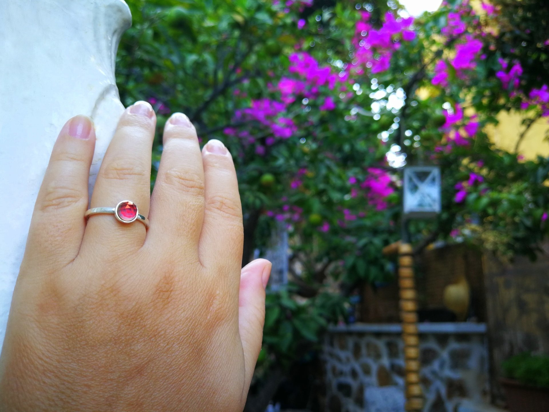 Blush of Attraction - Mood Ring - 6 mm - Sterling Silver 925 - AAA Crystal Quartz