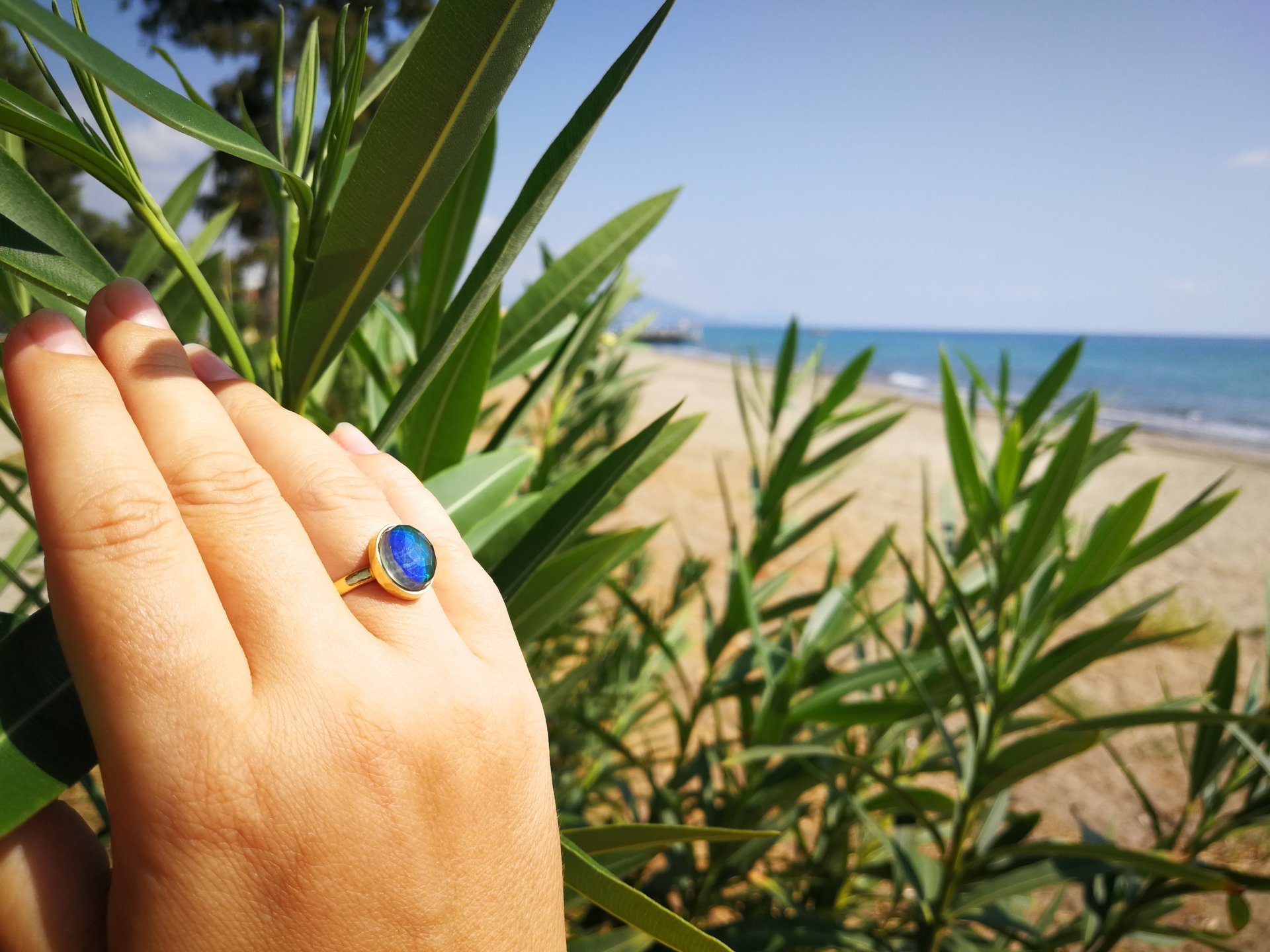 Essence of Enchantment - Mood Ring - 11x9 mm - 24k Gold Plated Sterling Silver 925 - AAA Topaz