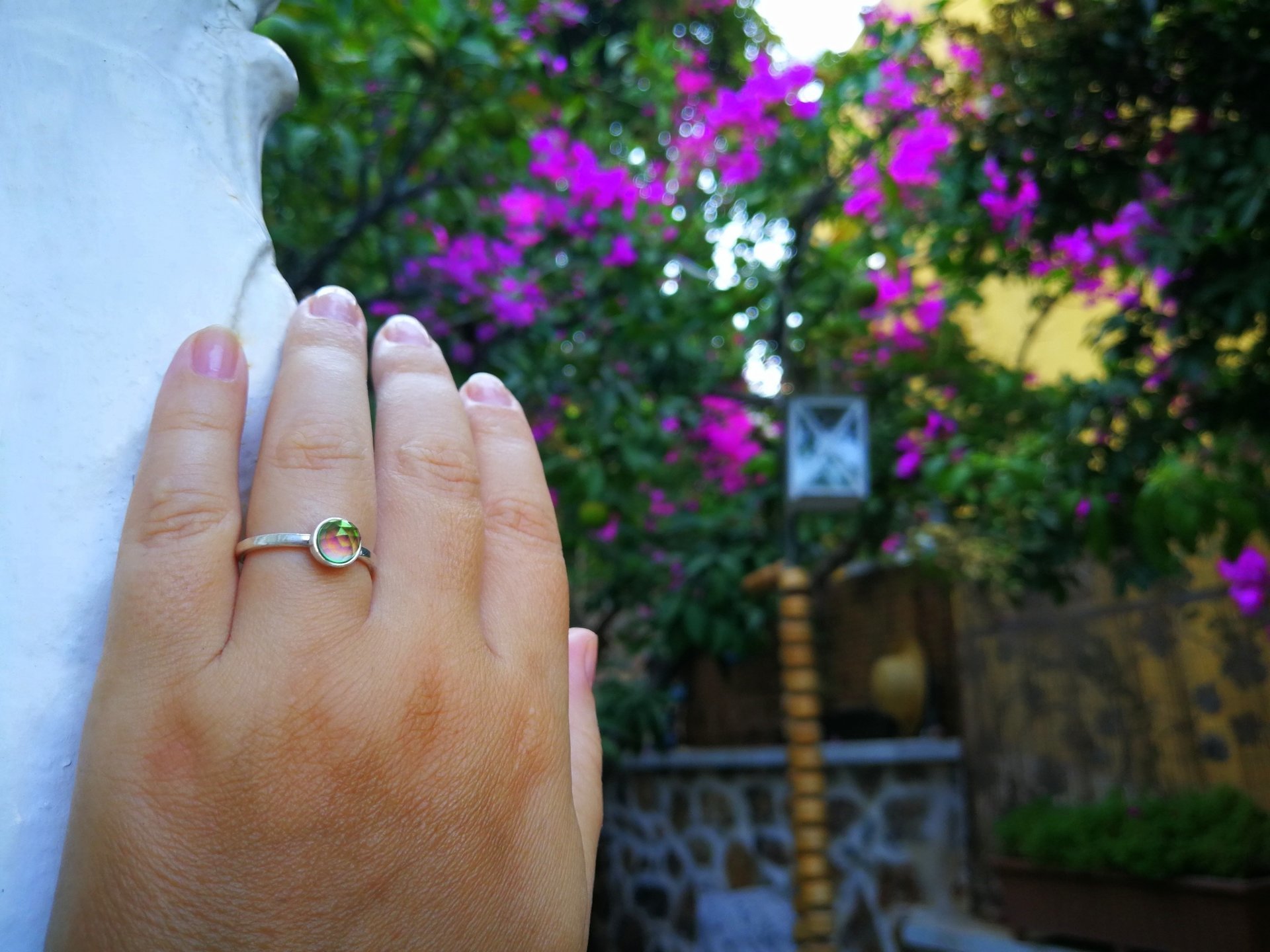 Blush of Attraction - Mood Ring - 6 mm - Sterling Silver 925 - AAA Crystal Quartz