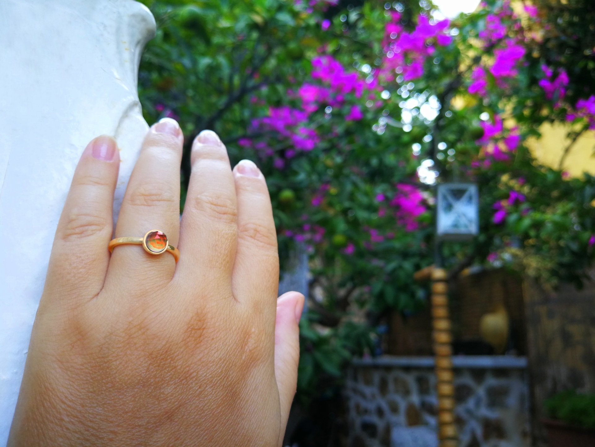 Blush of Attraction - Mood Ring - 6 mm - Gold Plated Sterling Silver 925 - AAA Crystal Quartz