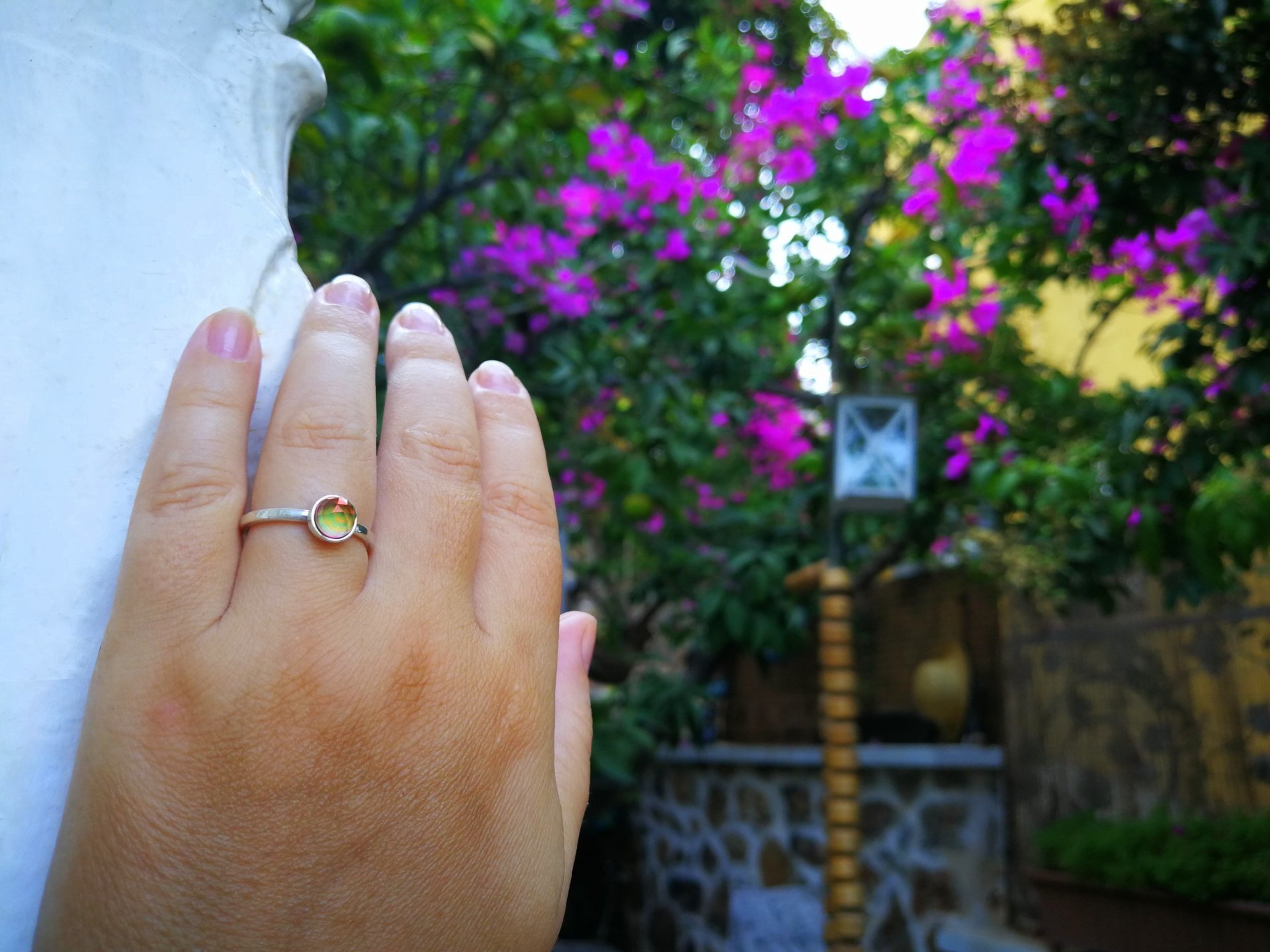 Blush of Attraction - Mood Ring - 6 mm - Sterling Silver 925 - AAA Crystal Quartz