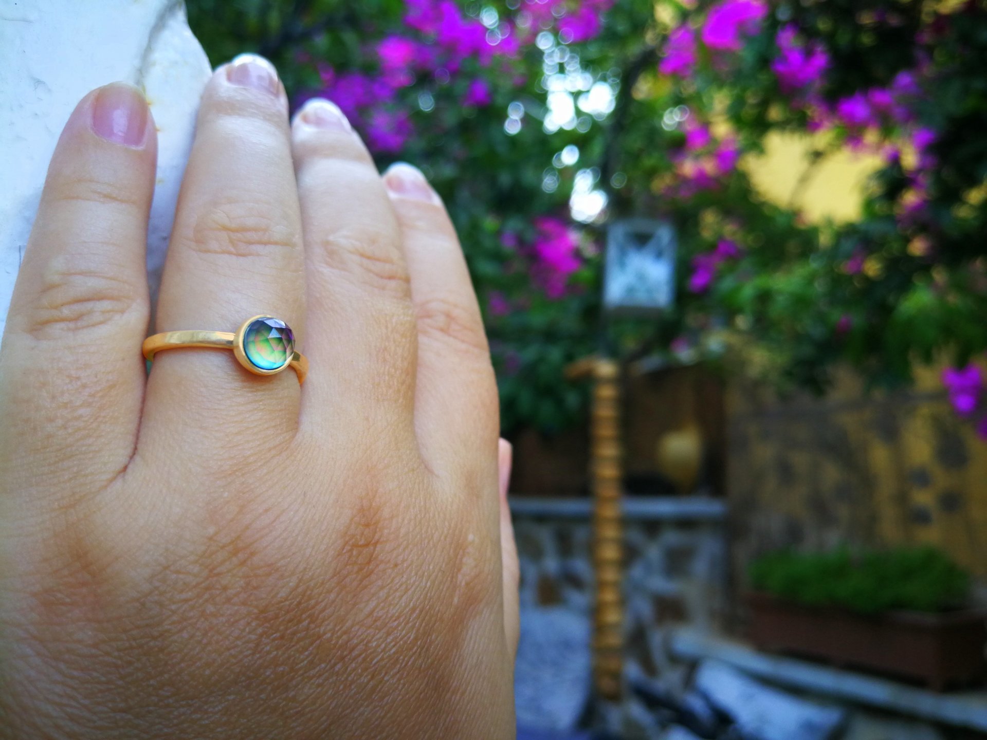 Blush of Attraction - Mood Ring - 6 mm - Gold Plated Sterling Silver 925 - AAA Crystal Quartz